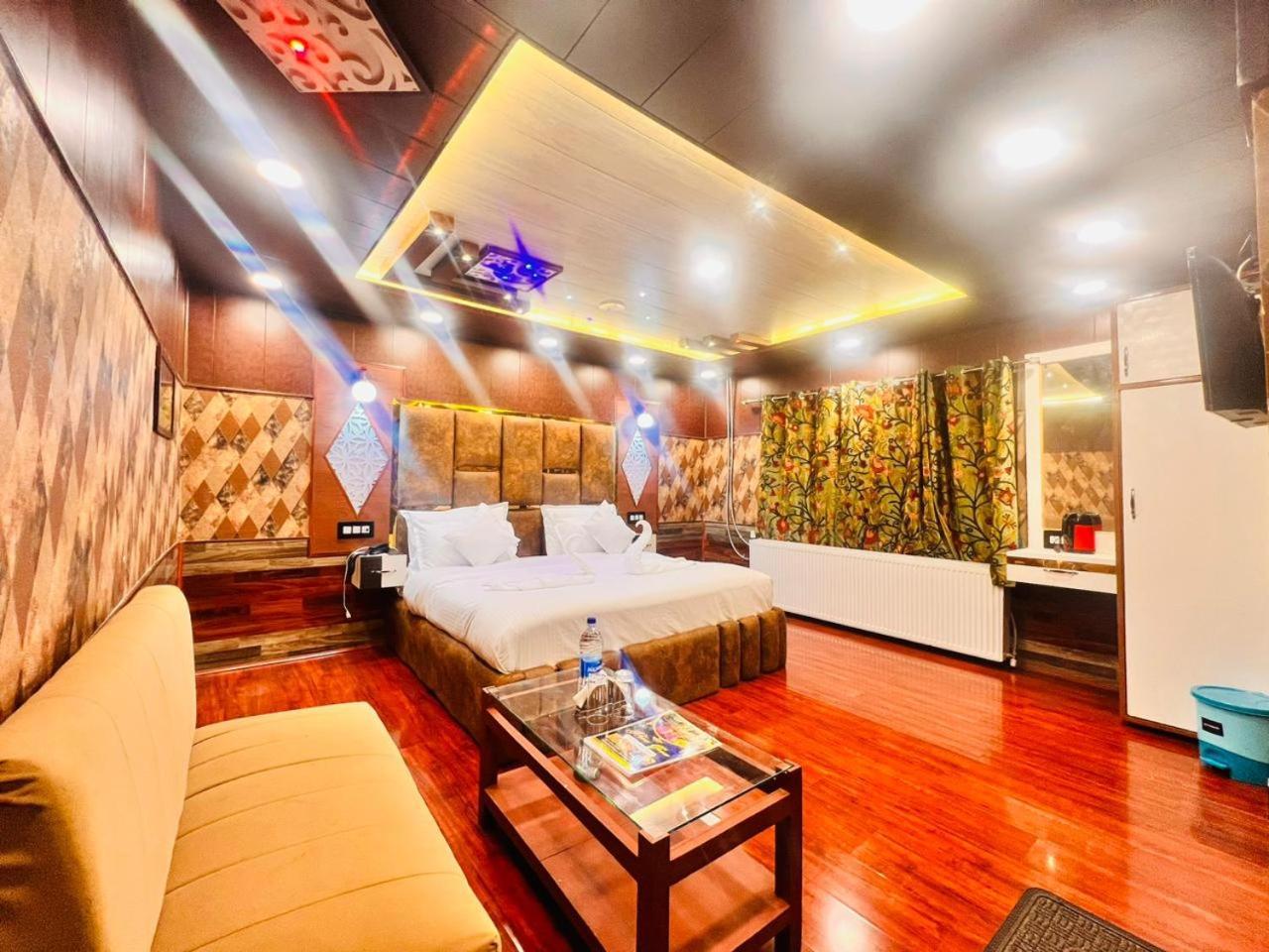 Pine View Resort Гулмарг Екстериор снимка
