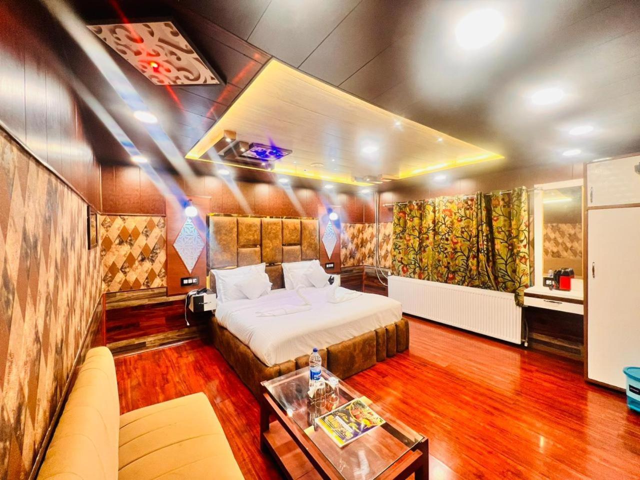 Pine View Resort Гулмарг Екстериор снимка