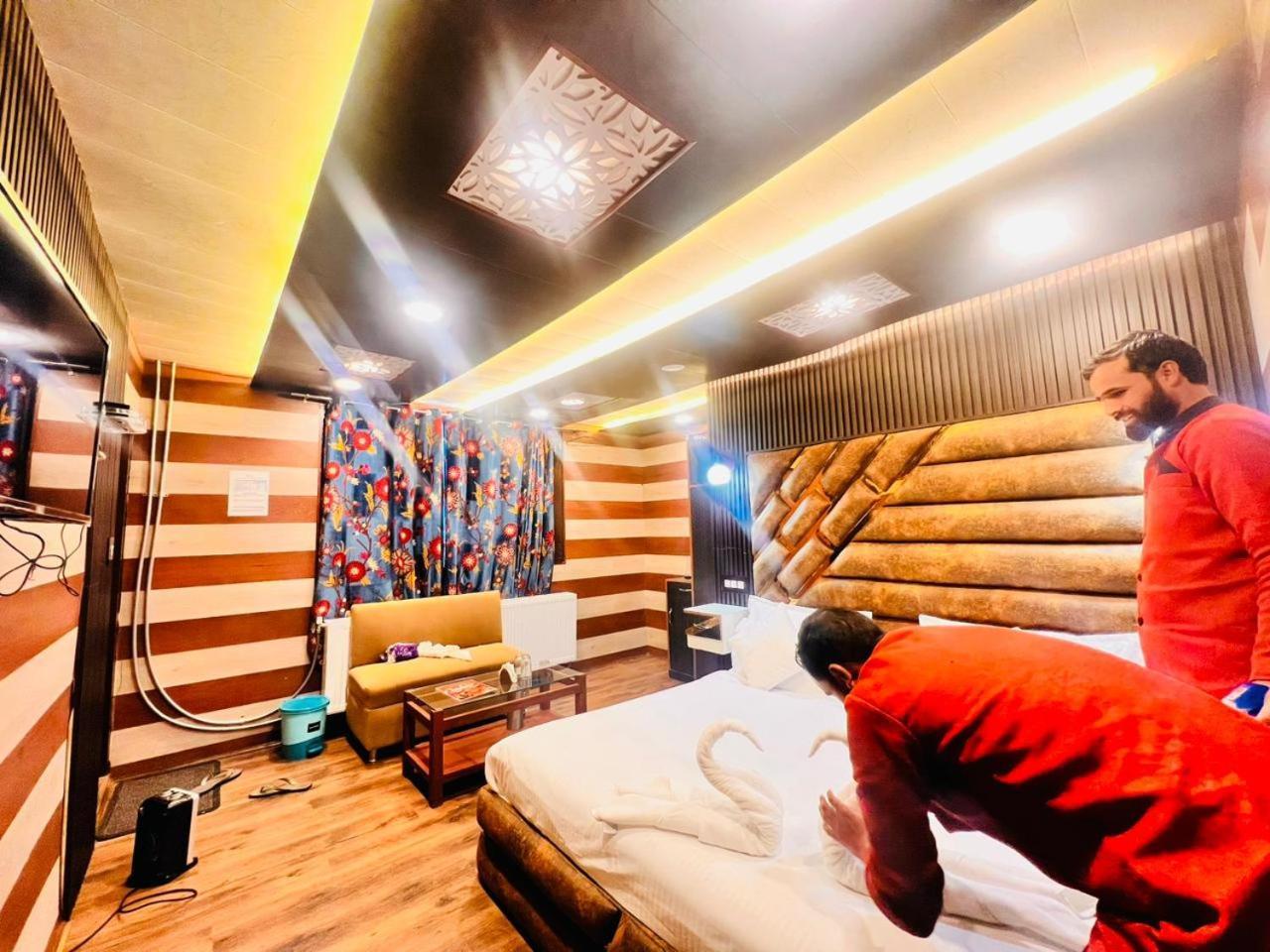 Pine View Resort Гулмарг Екстериор снимка