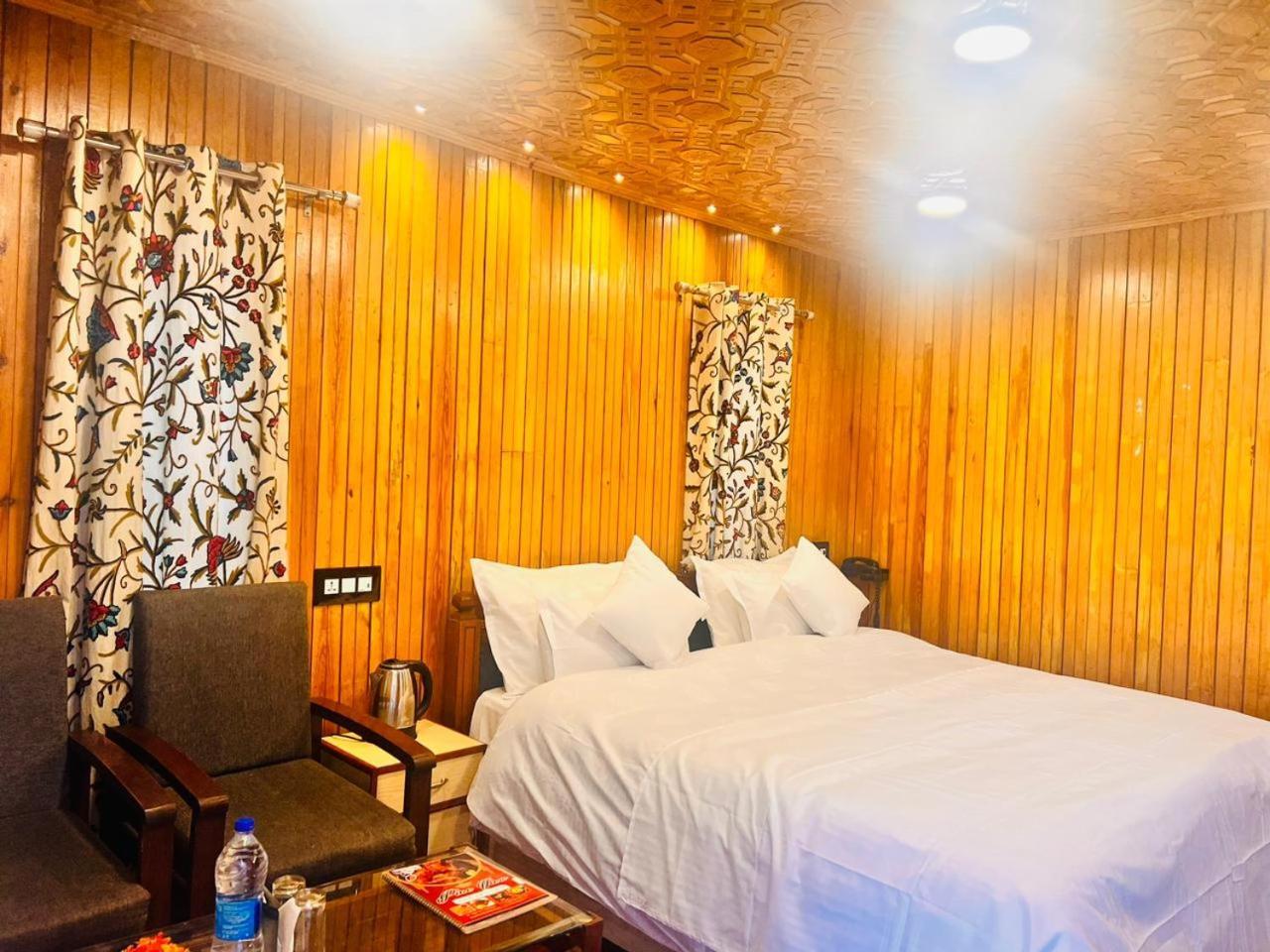 Pine View Resort Гулмарг Екстериор снимка
