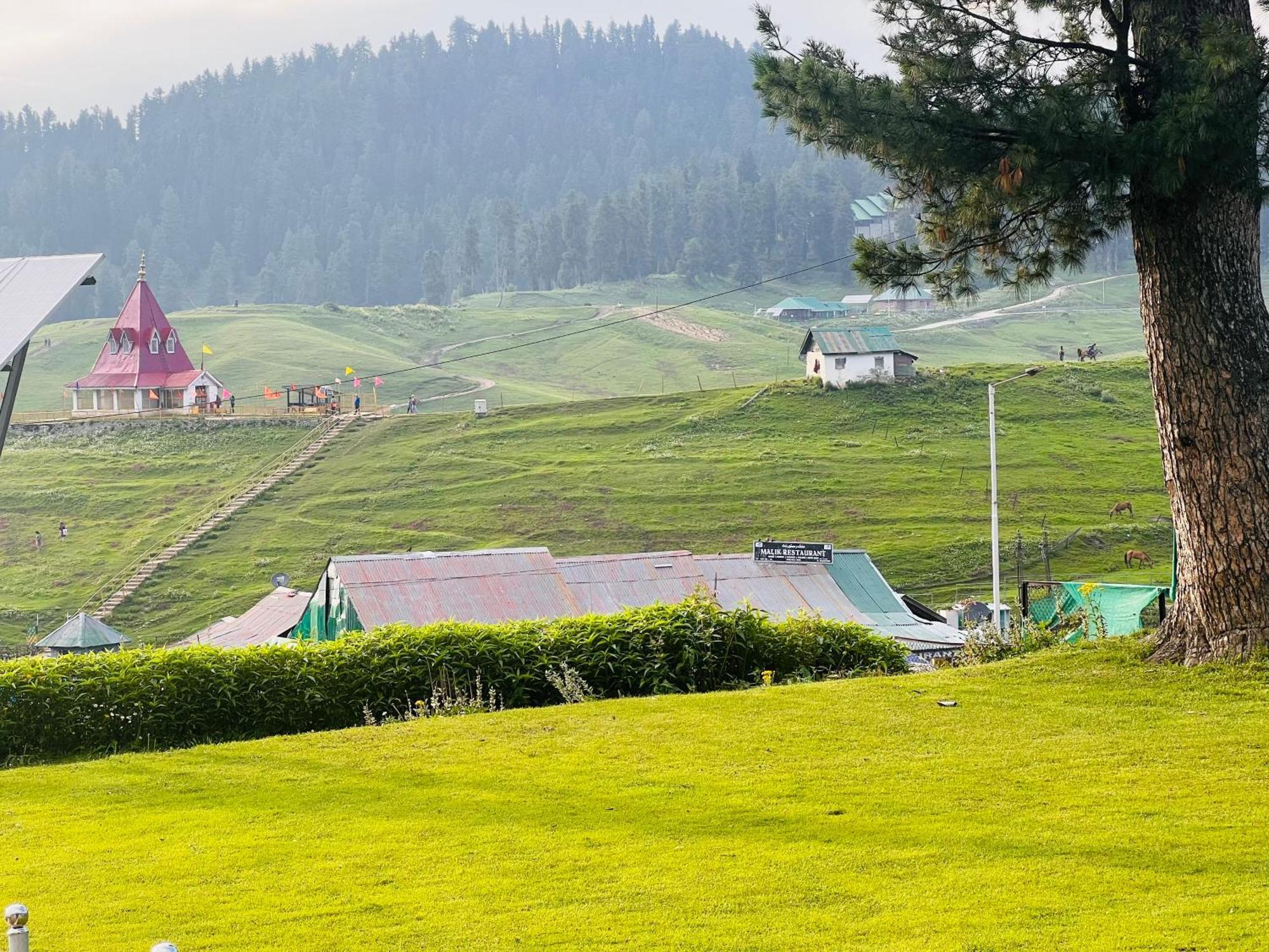 Pine View Resort Гулмарг Екстериор снимка