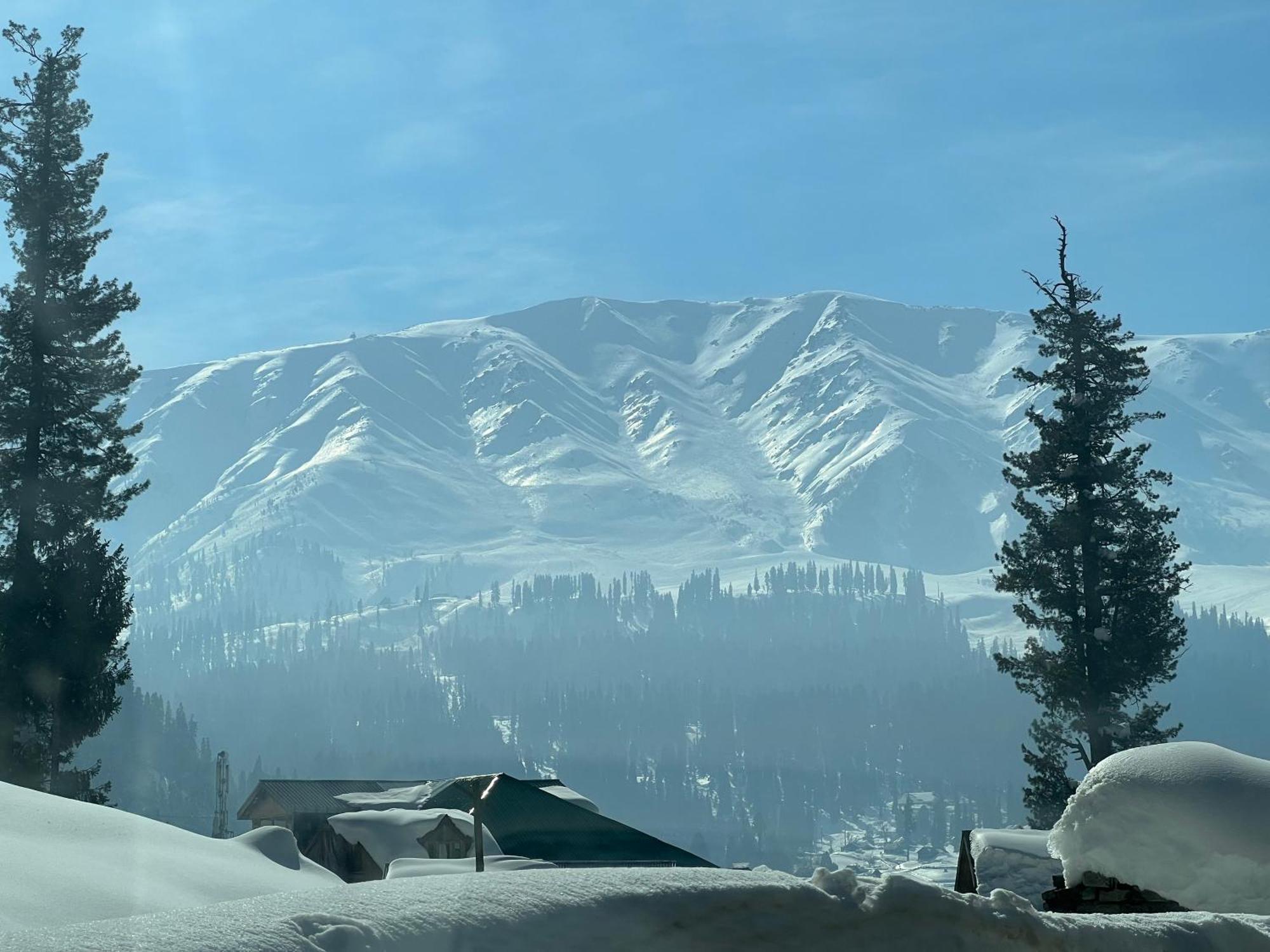 Pine View Resort Гулмарг Екстериор снимка