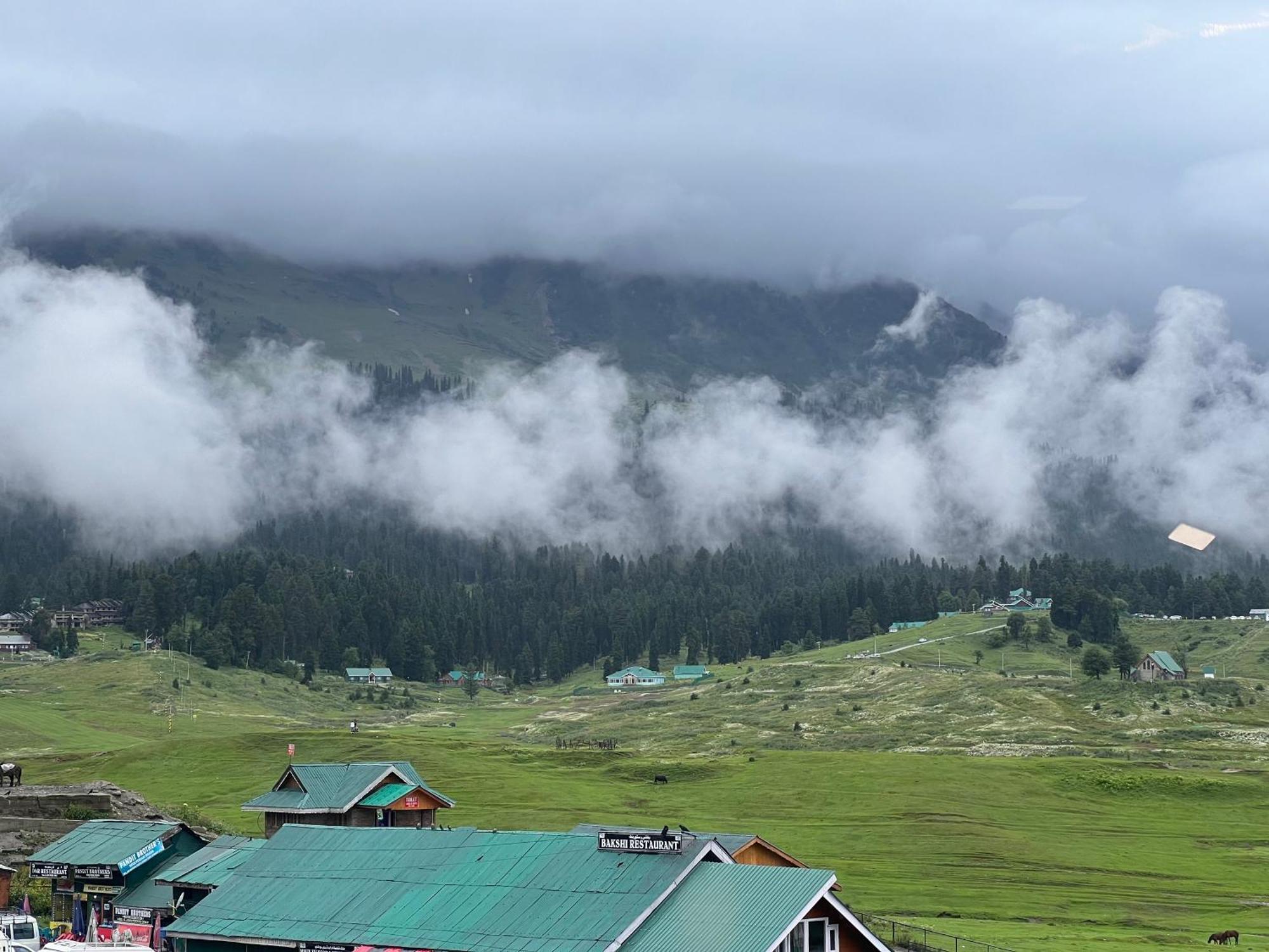 Pine View Resort Гулмарг Екстериор снимка